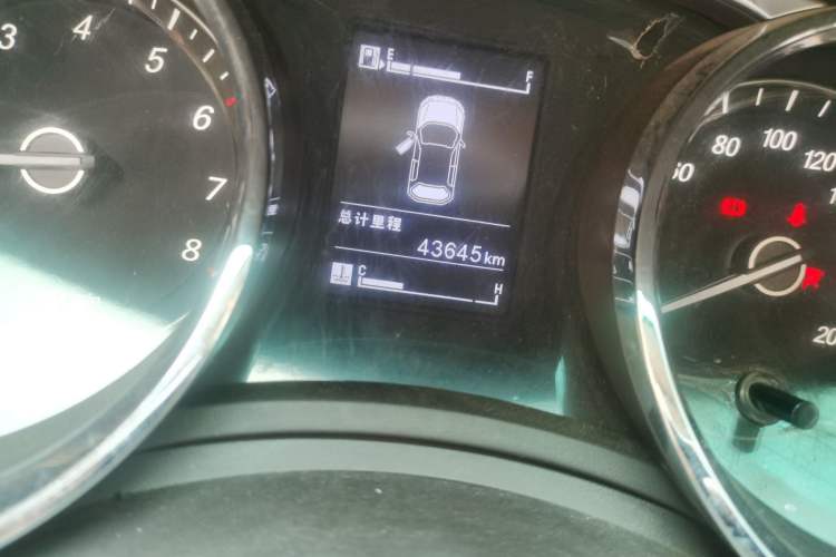 Used Baojun 730 2016 1.5L Manual Comfort Version 7 Seats China V Emission Standard Odometer Close Up