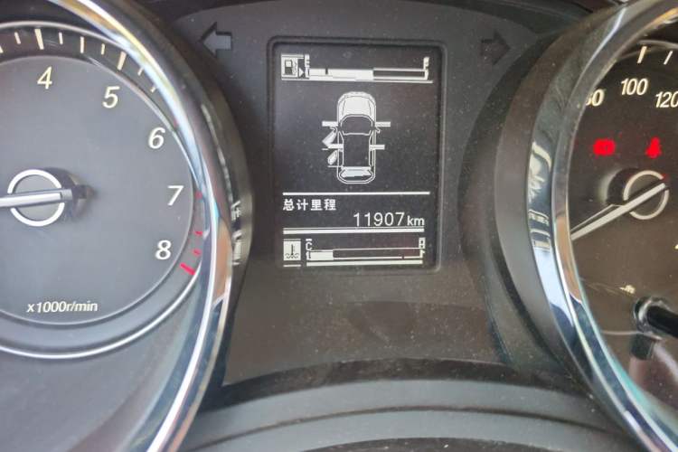 Used Baojun 730 2016 1.5L Manual Comfort Version 7 Seats China V Emission Standard Odometer Close Up