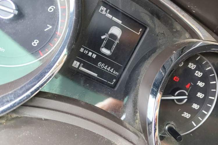 Used Baojun 730 2016 1.5L Manual Luxury Edition 7 Seats Odometer Close Up