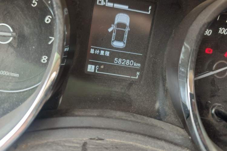 Used Baojun 730 2016 1.5L Manual Comfort Version 7 Seats China V Emission Standard Odometer Close Up