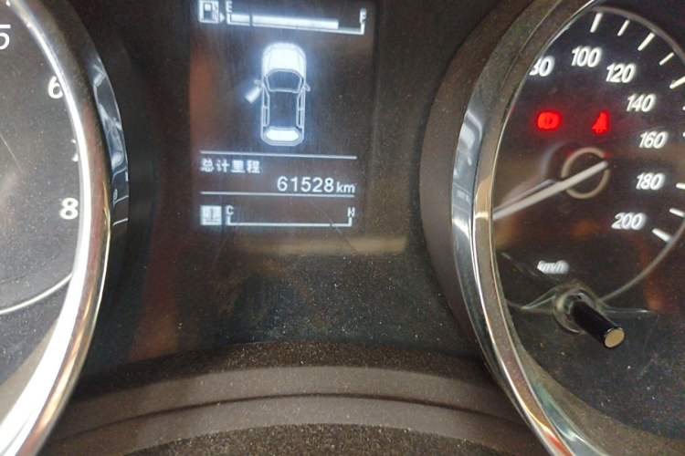 Used Baojun 730 2016 1.5L Manual Comfort Version 7 Seats China V Emission Standard Odometer Close Up