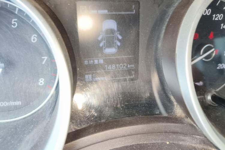 Used Baojun 730 2016 Revised 1.5L Manual Standard Version 7 Seats China V Emission Standard Odometer Close Up