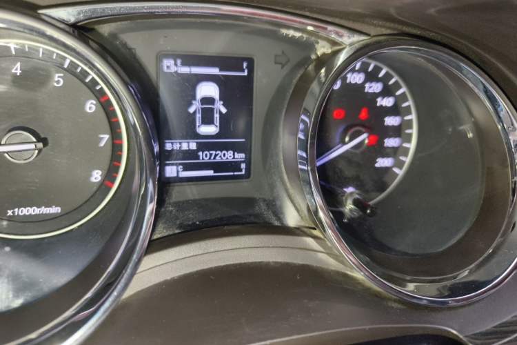Used Baojun 730 2016 1.5L Manual Comfort Version 7 Seats China V Emission Standard Odometer Close Up