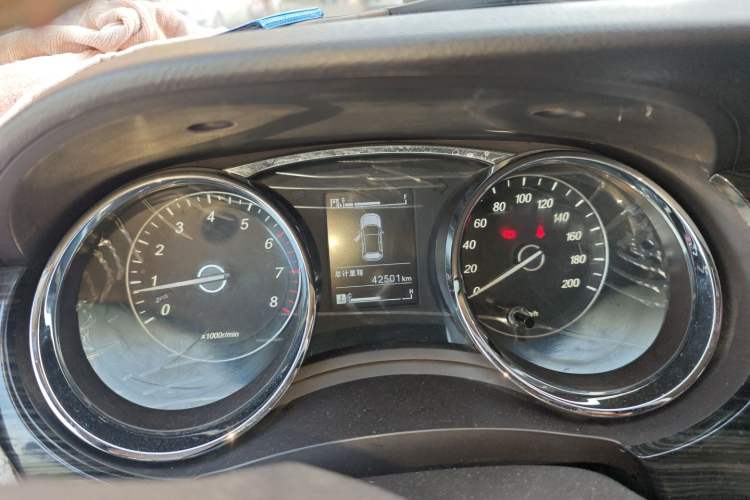 Used Baojun 730 2016 1.5L Manual Comfort Version 7 Seats China V Emission Standard Odometer Close Up