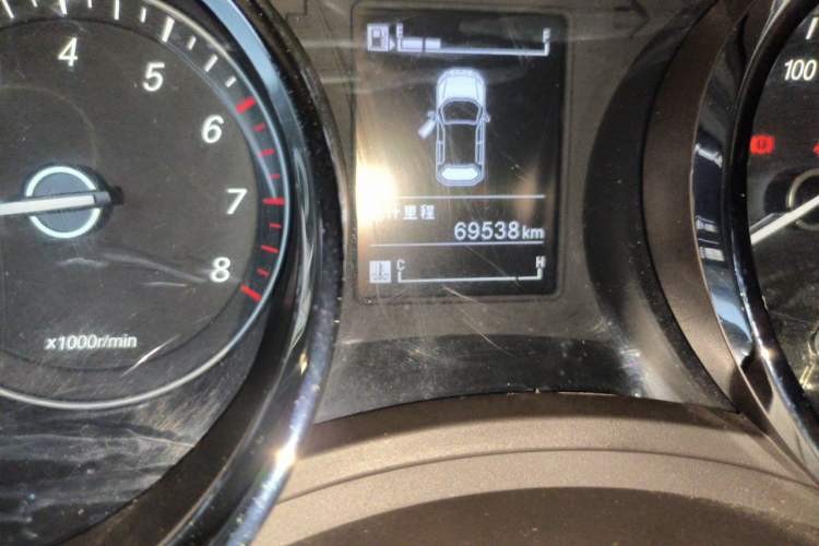 Used Baojun 730 2016 1.5T Manual Comfort Version 7 Seats Odometer Close Up