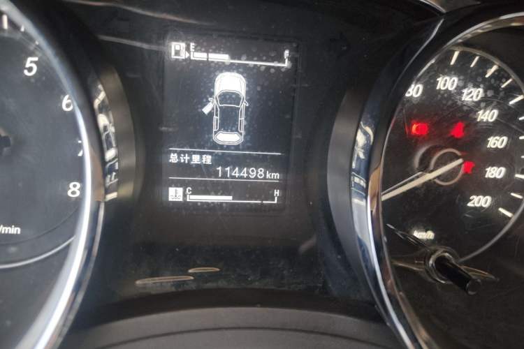 Used Baojun 730 2016 1.8L Manual Comfort Version 7 Seats Odometer Close Up