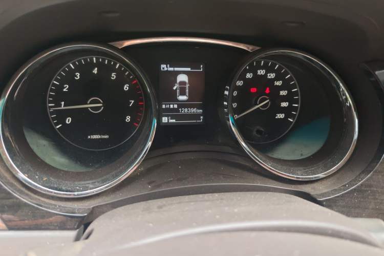 Used Baojun 730 2016 1.5L Manual Comfort Version 7 Seats China V Emission Standard Odometer Close Up