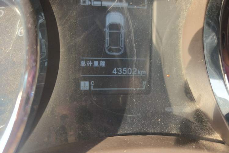 Used Baojun 730 2016 1.5L Manual Luxury Edition 7 Seats Odometer Close Up