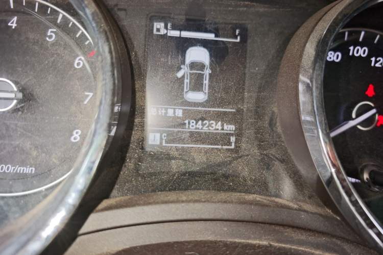 Used Baojun 730 2016 1.5L Manual Comfort Version 7 Seats China V Emission Standard Odometer Close Up