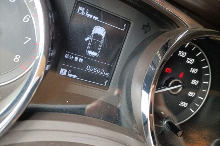 Used Baojun 730 2016 1.5L Manual Luxury Edition 7 Seats Odometer Close Up