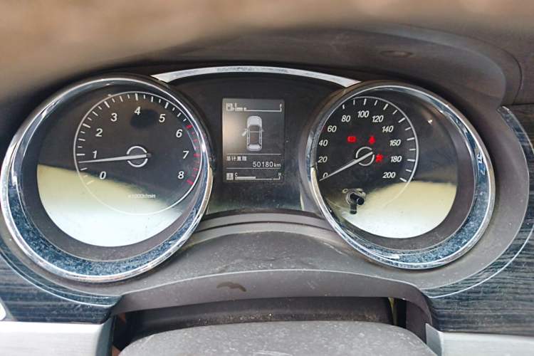 Used Baojun 730 2016 1.5L Manual Luxury Edition 7 Seats Odometer Close Up