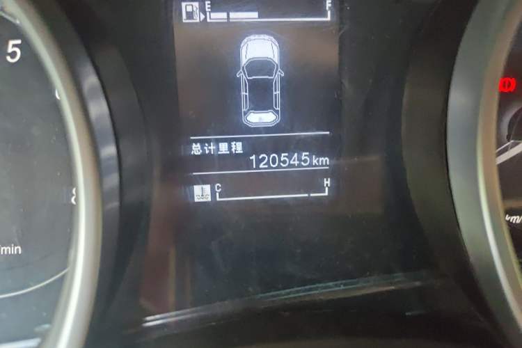Used Baojun 730 2016 1.5T Manual Standard Version 7 Seats Odometer Close Up