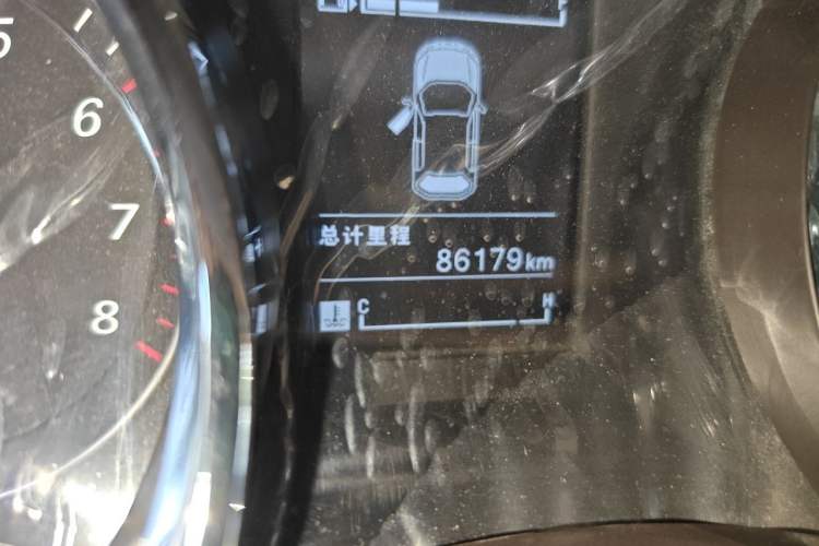 Used Baojun 730 2016 1.5L Manual Luxury Edition 7 Seats Odometer Close Up