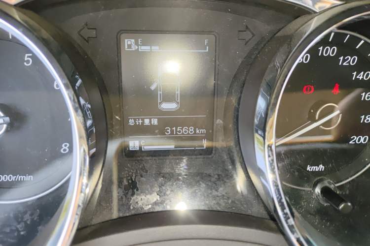 Used Baojun 730 2016 1.5L Manual Comfort Version 7 Seats China V Emission Standard Odometer Close Up