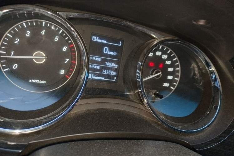 Used Baojun 730 2016 1.5L Manual Comfort Version 7 Seats China V Emission Standard Odometer Close Up