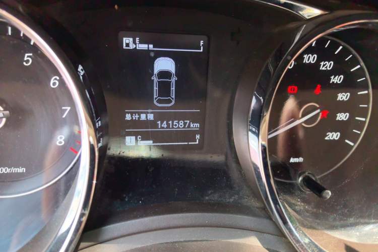 Used Baojun 730 2016 1.5L Manual Comfort Version 7 Seats China V Emission Standard Odometer Close Up