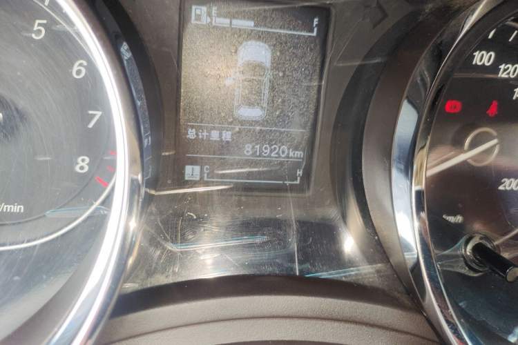 Used Baojun 730 2016 1.5T Manual Comfort Version 7 Seats Odometer Close Up