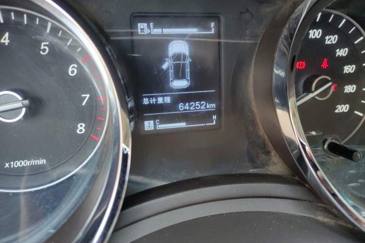 Used Baojun 730 2016 1.5L Manual Comfort Version 7 Seats China V Emission Standard Odometer Close Up