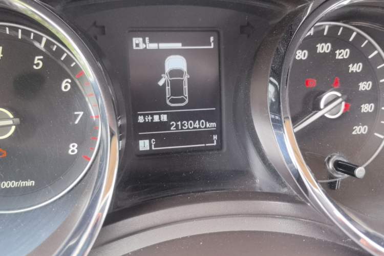 Used Baojun 730 2016 1.5L Manual Luxury Edition 7 Seats Odometer Close Up