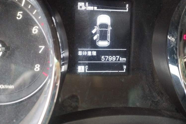 Used Baojun 730 2016 1.8L Manual Luxury Edition 7 Seats Odometer Close Up