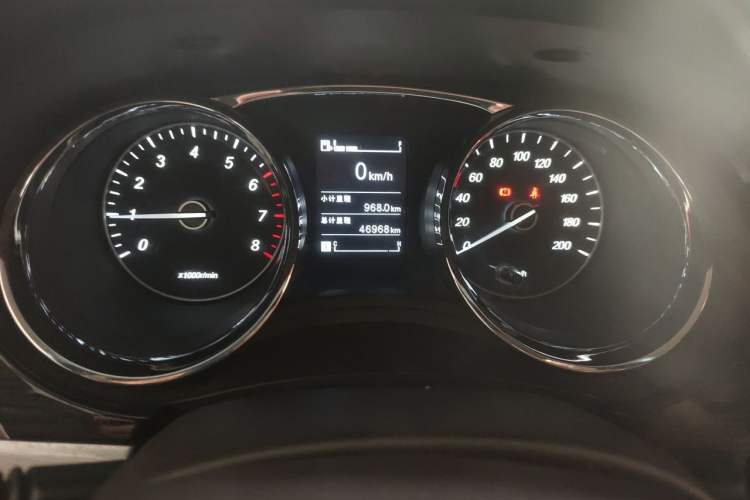 Used Baojun 730 2016 1.5L Manual Comfort Version 7 Seats China V Emission Standard Odometer Close Up