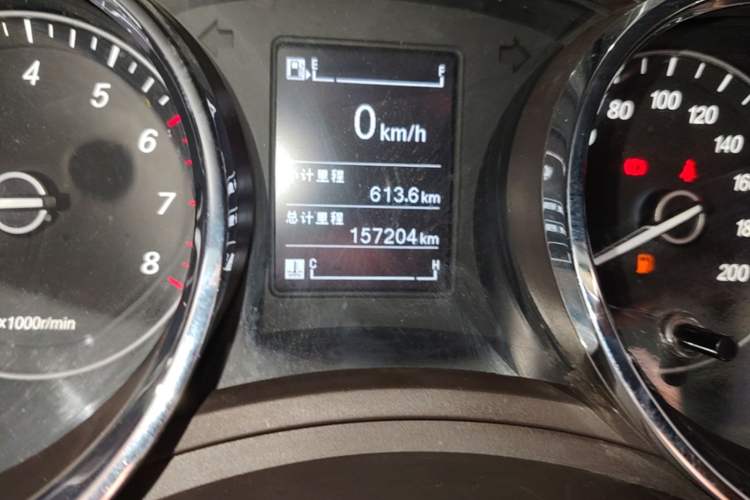 Used Baojun 730 2016 1.5L Manual Comfort Version 7 Seats China V Emission Standard Odometer Close Up