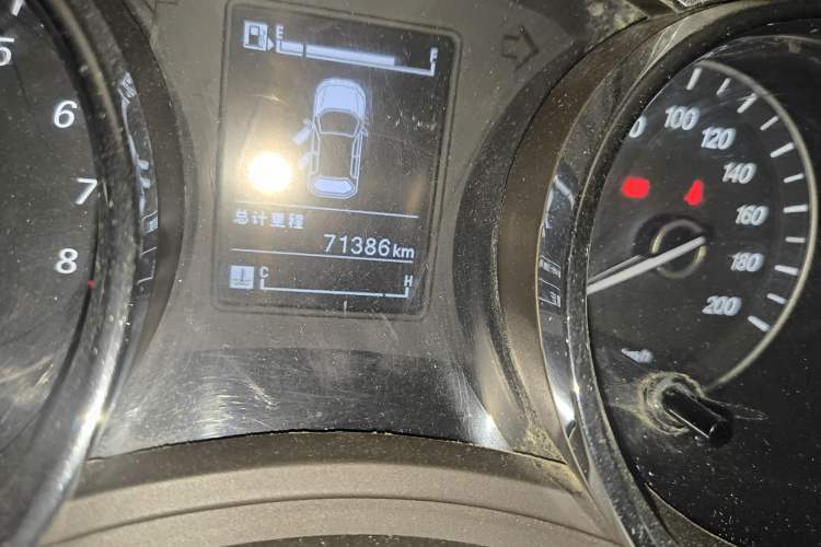 Used Baojun 730 2016 1.5L Manual Comfort Version 7 Seats China V Emission Standard Odometer Close Up