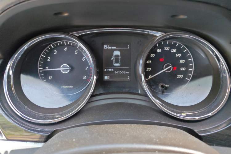 Used Baojun 730 2016 1.5L Manual Luxury Edition 7 Seats Odometer Close Up
