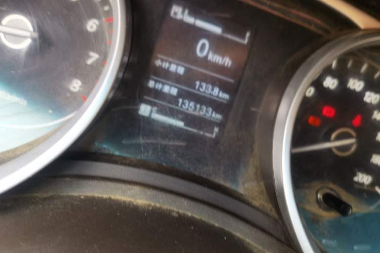 Used Baojun 730 2016 Revised 1.5L Manual Standard Version 7 Seats China V Emission Standard Odometer Close Up