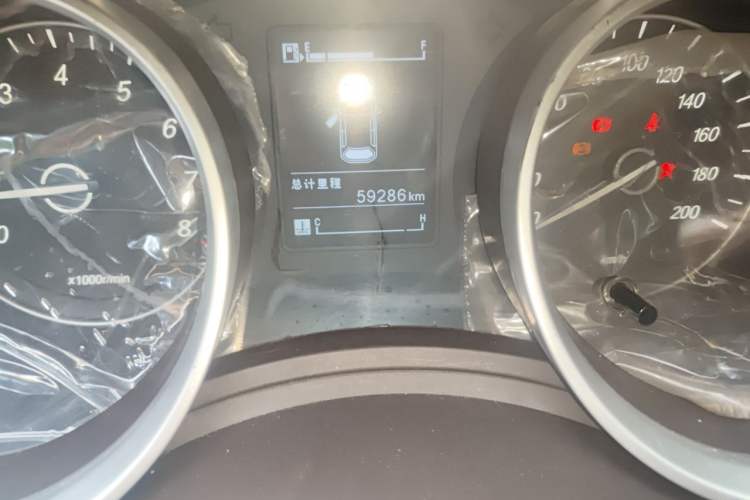 Used Baojun 730 2016 1.5L Manual Standard Version 7 Seats Odometer Close Up