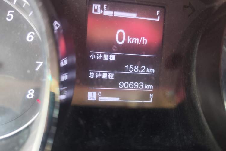 Used Baojun 730 2016 1.5L Manual Comfort Version 7 Seats China V Emission Standard Odometer Close Up