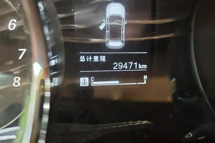 Used Baojun 730 2016 1.5L Manual Comfort Version 7 Seats China V Emission Standard Odometer Close Up
