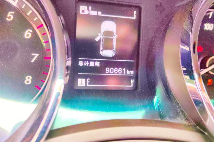 Used Baojun 730 2016 1.8L iAMT Comfort Version 7 Seats Odometer Close Up
