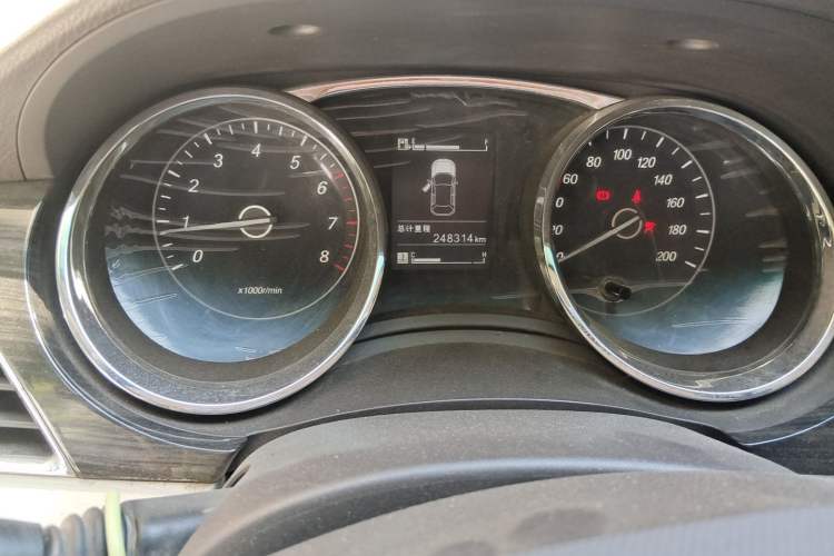 Used Baojun 730 2016 1.5L Manual Comfort Version 7 Seats China V Emission Standard Odometer Close Up