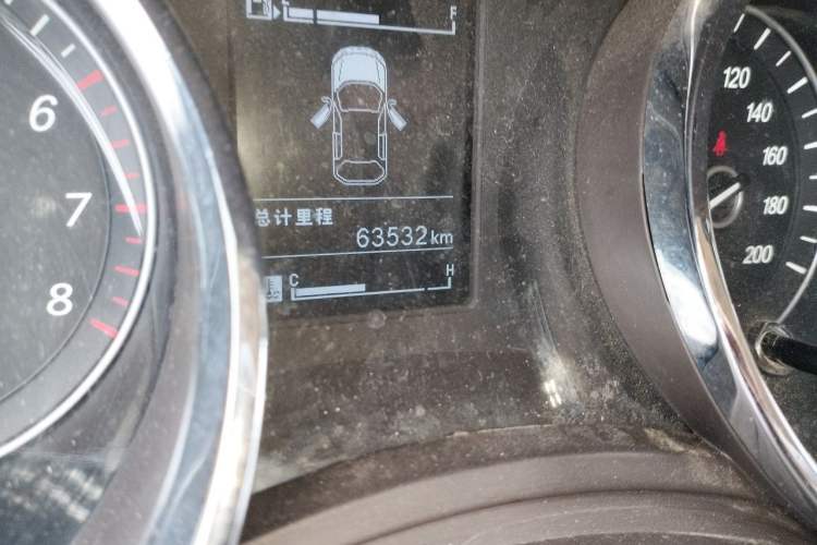 Used Baojun 730 2016 1.5L Manual Comfort Version 7 Seats China V Emission Standard Odometer Close Up