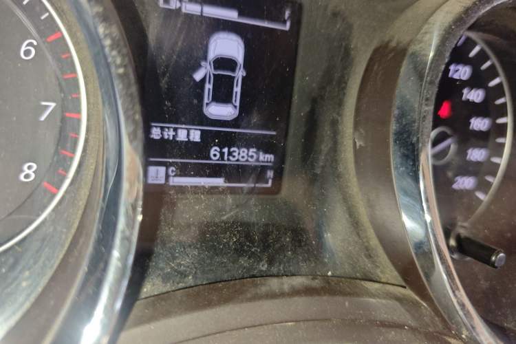Used Baojun 730 2016 1.5L Manual Comfort Version 7 Seats China V Emission Standard Odometer Close Up