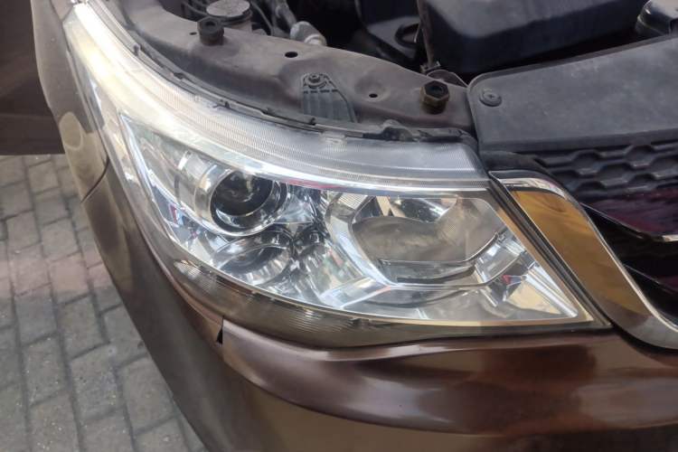 Used Baojun 730 2016 1.5L Manual Standard Version 7 Seats Right Front Headlight