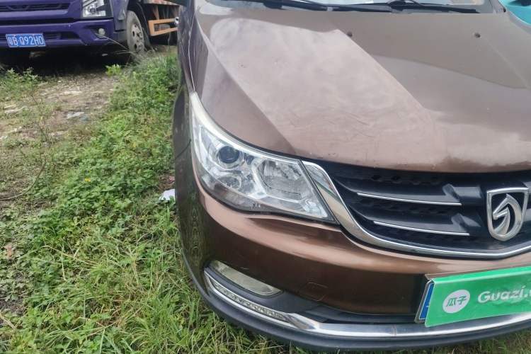 Used Baojun 730 2016 1.5L Manual Luxury Edition 7 Seats Right Front Headlight