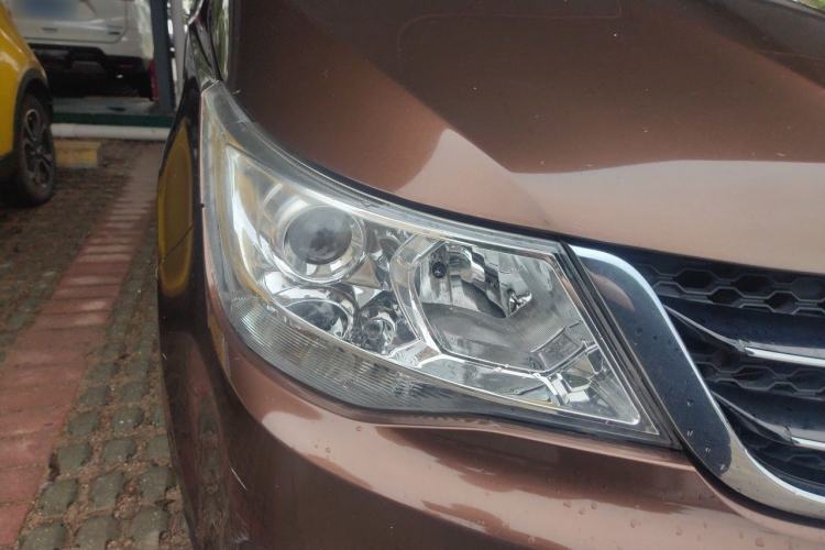 Used Baojun 730 2016 1.5T Manual Comfort Version 7 Seats Right Front Headlight