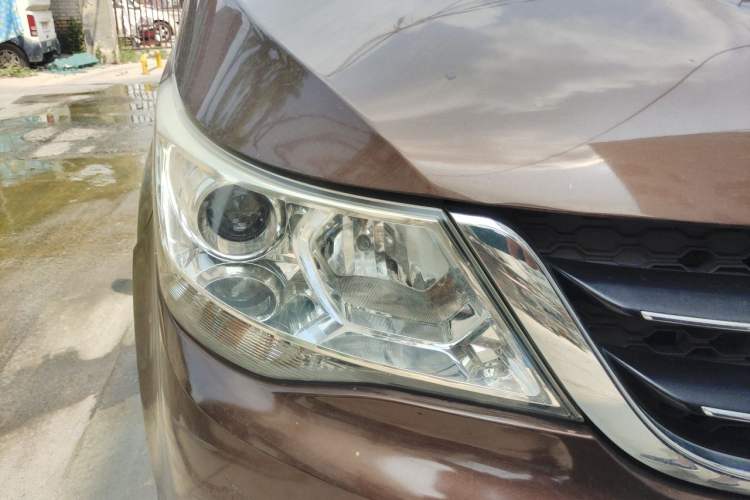 Used Baojun 730 2016 1.8L iAMT Luxury Model 7 Seats Right Front Headlight