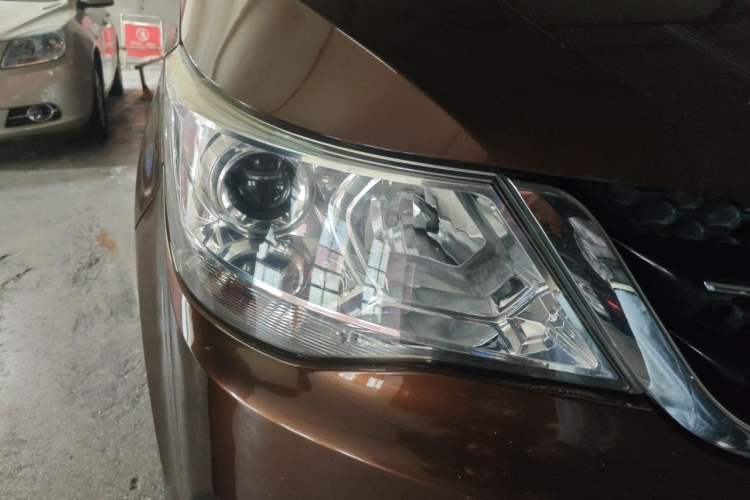 Used Baojun 730 2016 1.8L iAMT Luxury Model 7 Seats Right Front Headlight