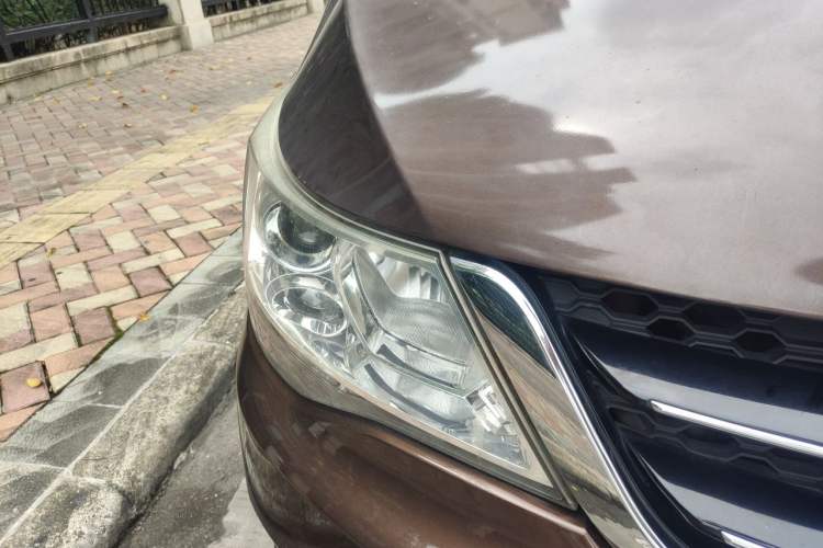 Used Baojun 730 2016 1.5T Manual Comfort Version 7 Seats Right Front Headlight