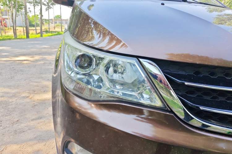 Used Baojun 730 2016 1.5L Manual Luxury Edition 7 Seats Right Front Headlight