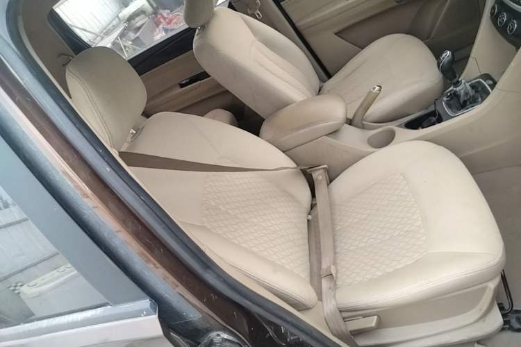 Used Baojun 730 2016 1.5T Manual Standard Version 7 Seats Right Front Seat