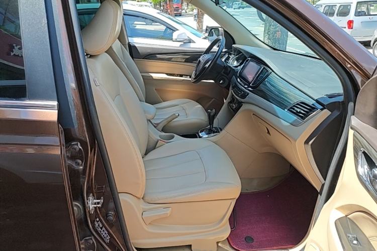 Used Baojun 730 2016 1.8L iAMT Luxury Model 7 Seats Right Front Seat