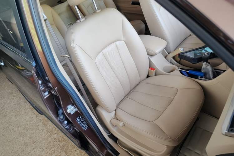 Used Baojun 730 2016 1.8L Manual Luxury Edition 7 Seats Right Front Seat