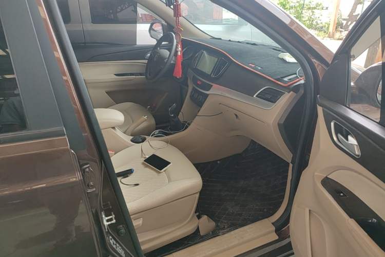Used Baojun 730 2016 Revised 1.5L Manual Standard Version 7 Seats China V Emission Standard Right Front Seat