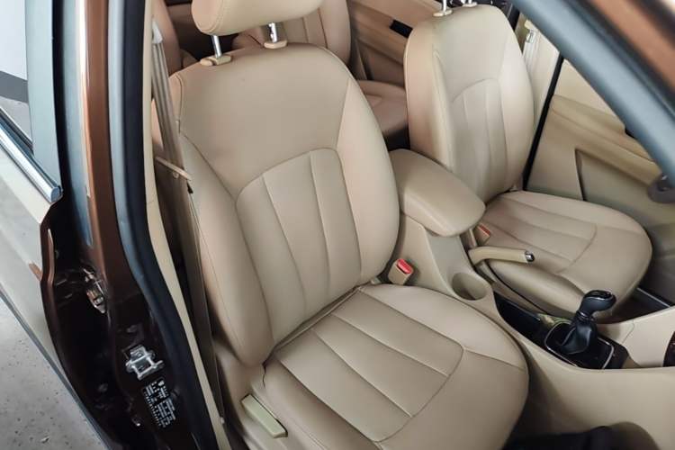 Used Baojun 730 2016 1.5L Manual Comfort Version 7 Seats China V Emission Standard Right Front Seat