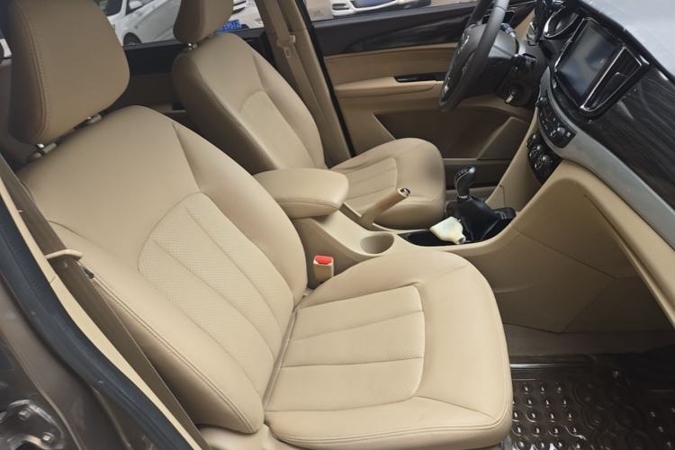 Used Baojun 730 2016 1.5L Manual Comfort Version 7 Seats China V Emission Standard Right Front Seat