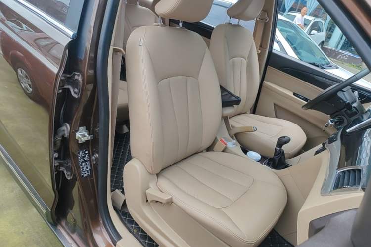 Used Baojun 730 2016 1.5L Manual Luxury Edition 7 Seats Right Front Seat